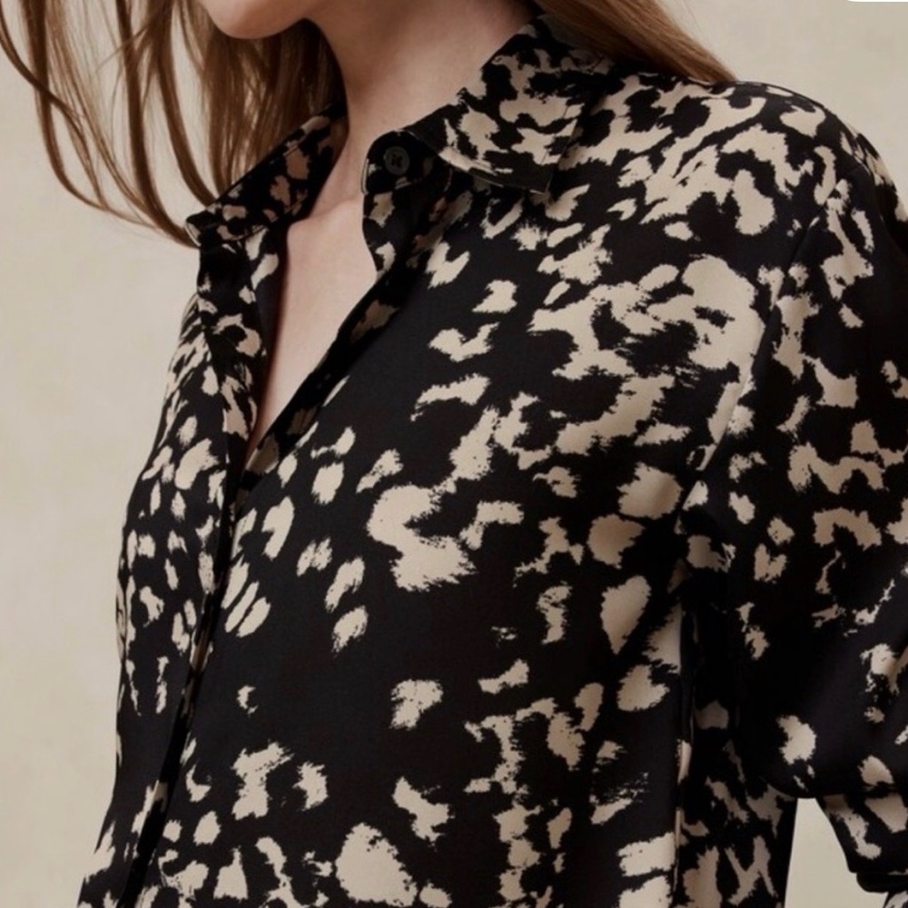 Banana Republic Black and Cream Patterned Blouse